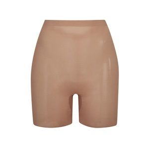 SKIMS Sheer Sculpt Low Back Barely There Backless Shapewear Shorts Sienna Clay M
